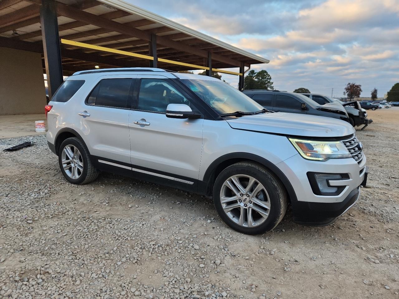 2017 Ford Explorer Limited - Image 4