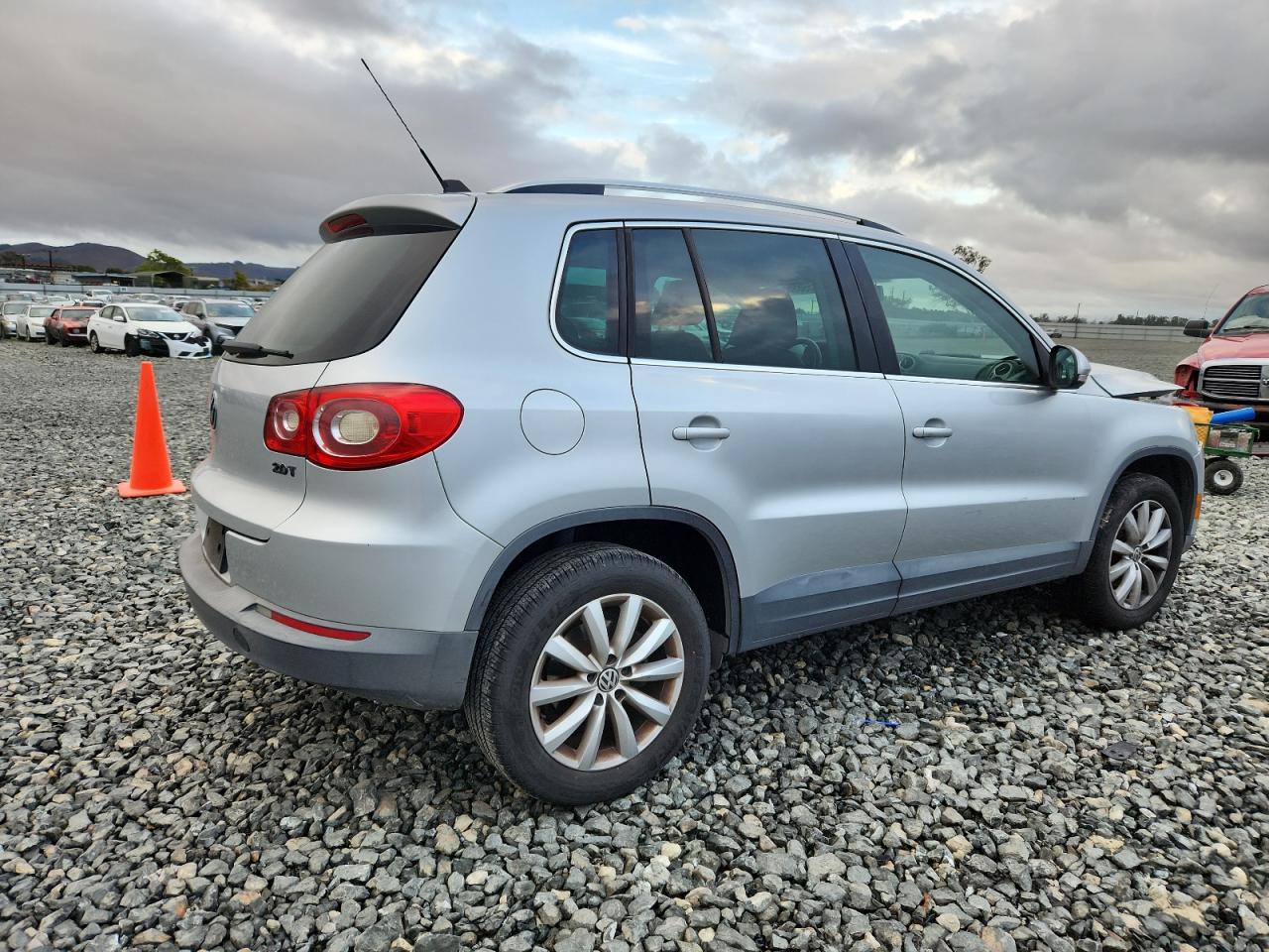 2011 Volkswagen Tiguan S - Image 3