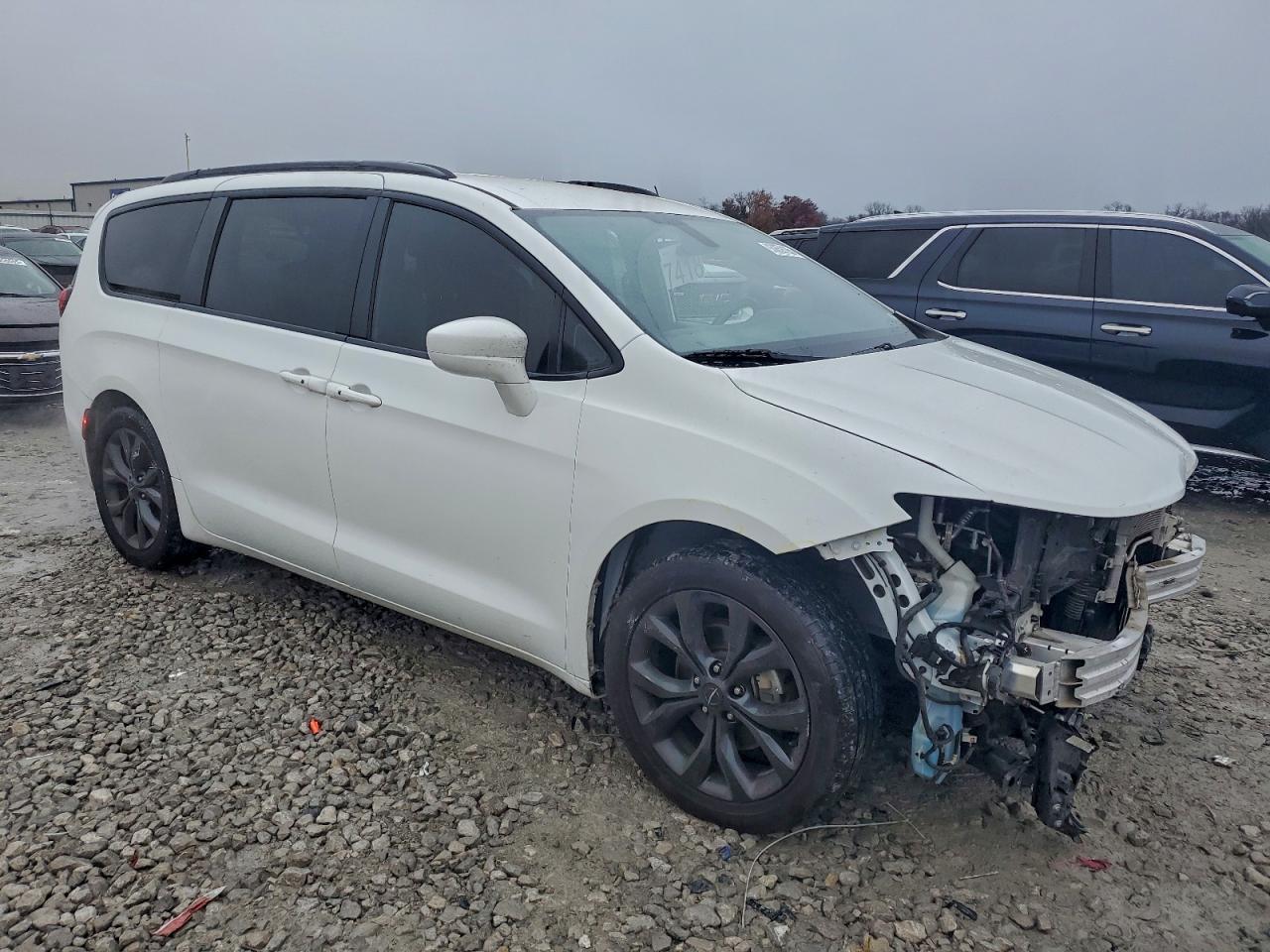 2020 Chrysler Pacifica Touring L - Фото 4