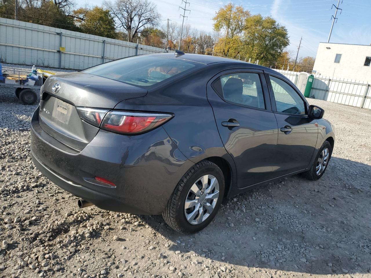 2019 Toyota Yaris L - Фото 3