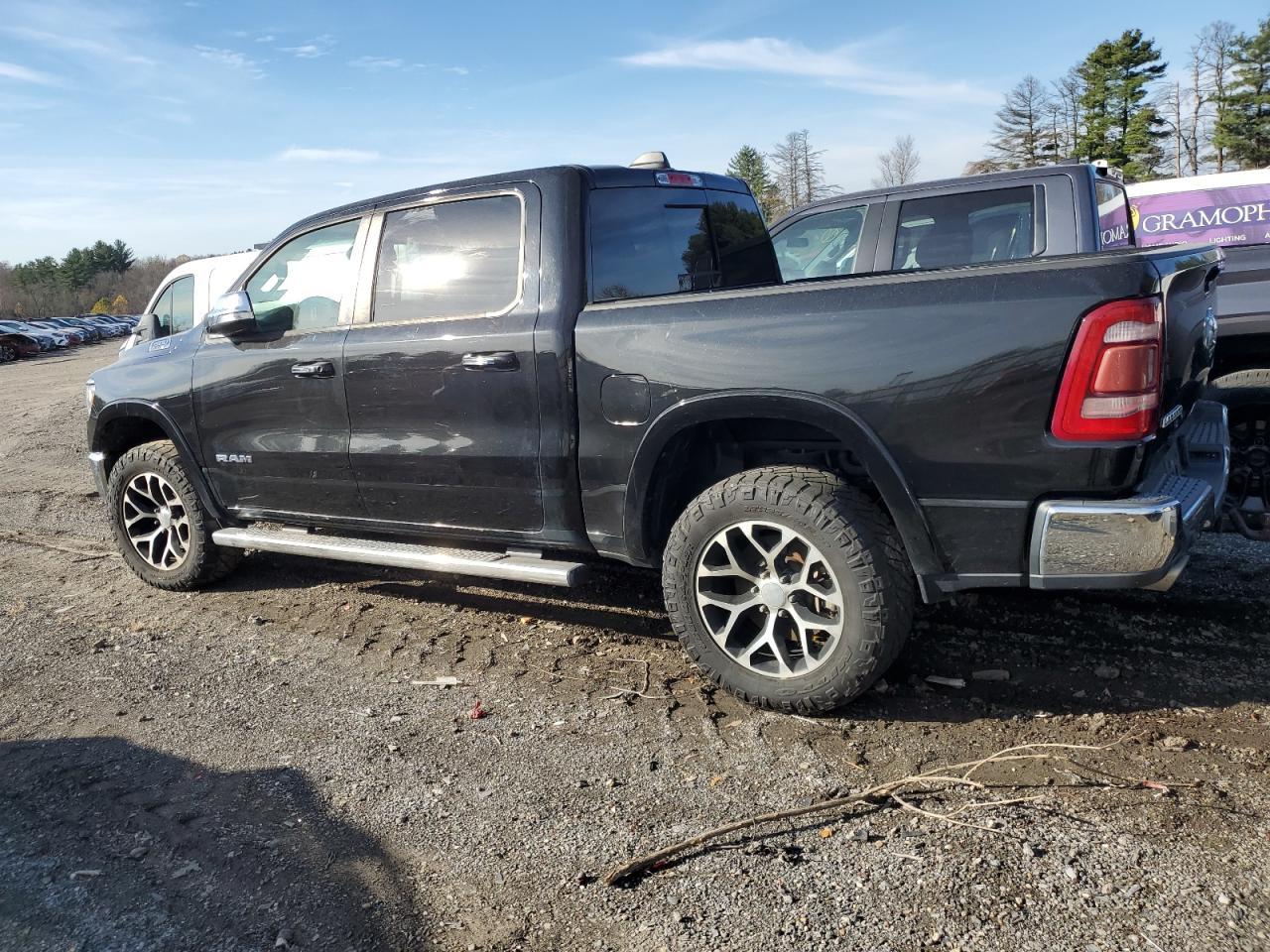 2019 Ram 1500 Laramie - Фото 2