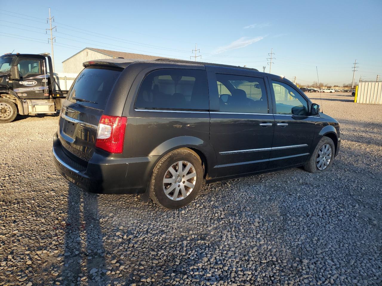 2012 Chrysler Town & Country Touring L - Фото 3