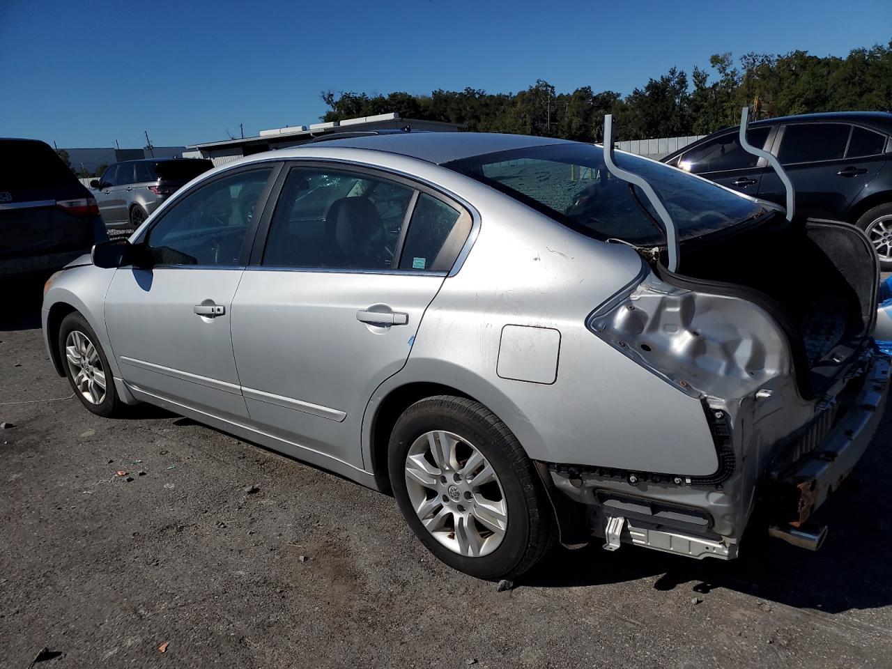 2012 Nissan Altima Base - Image 2