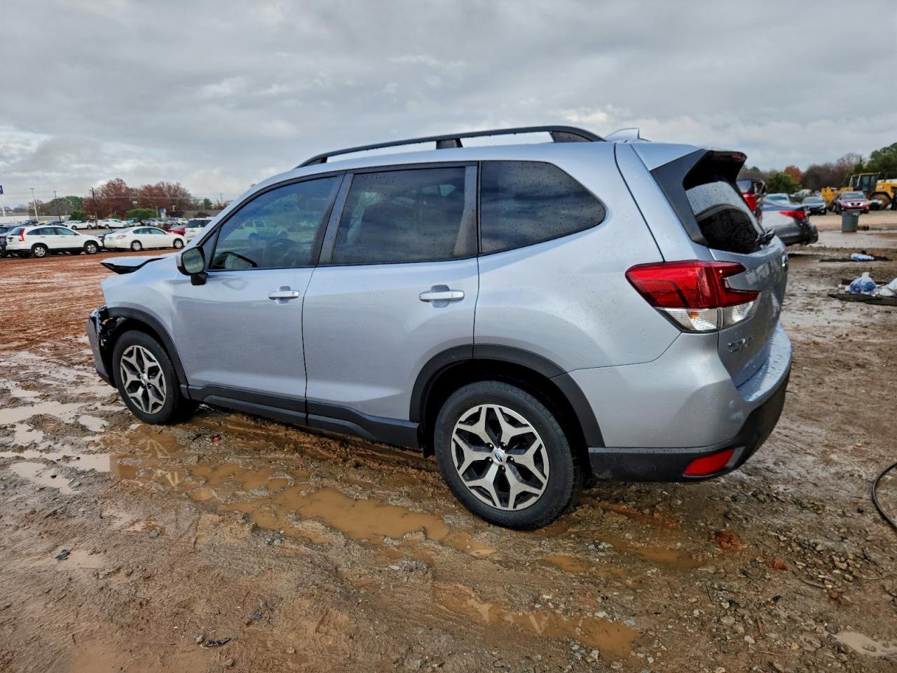 2021 Subaru Forester Premium - Фото 2