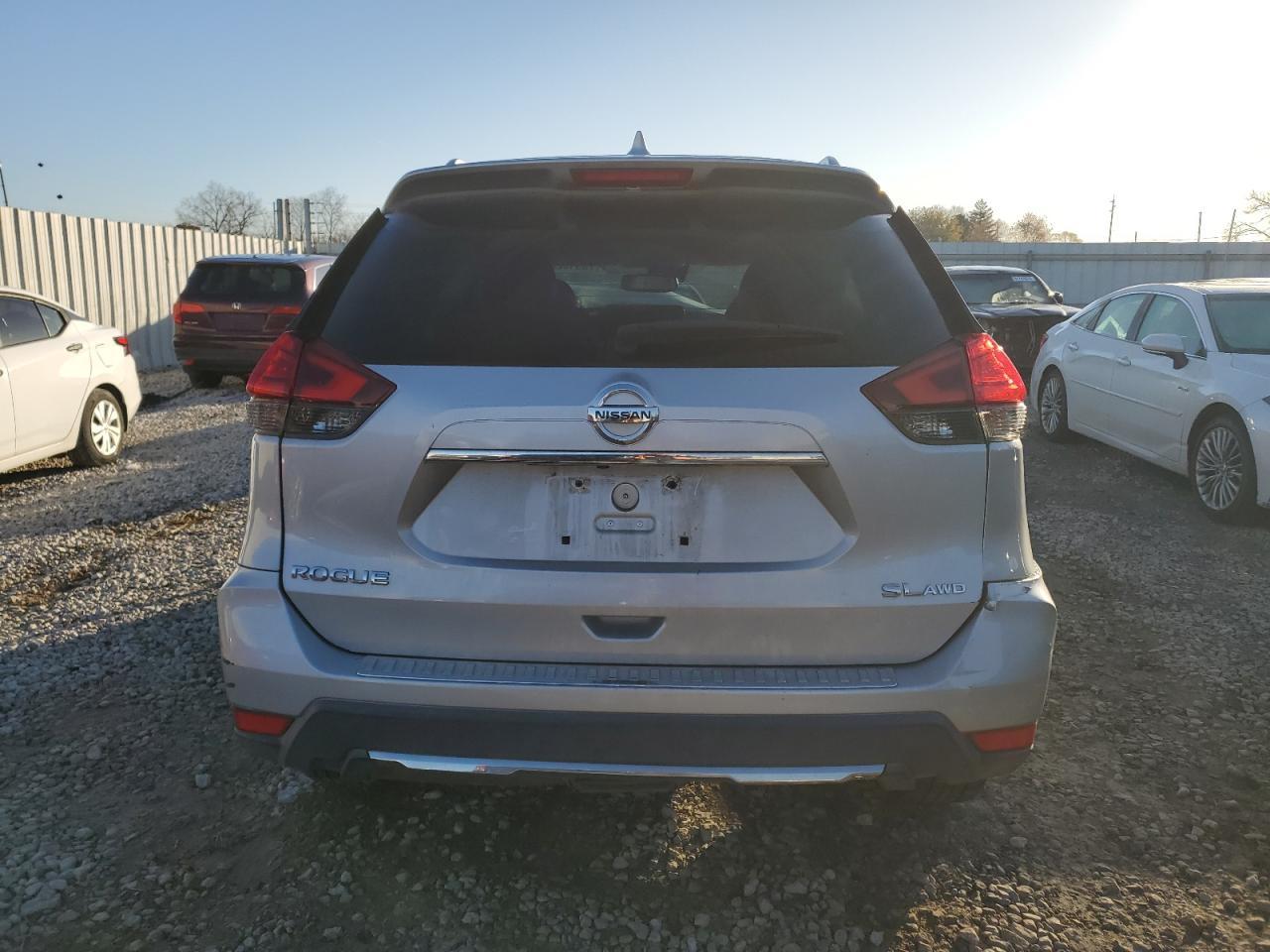 2017 Nissan Rogue Sv - Image 6