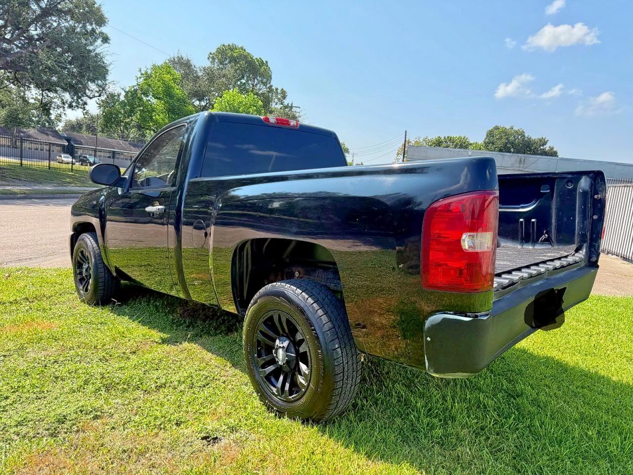 2008 Chevrolet Silverado C1500 - Image 3