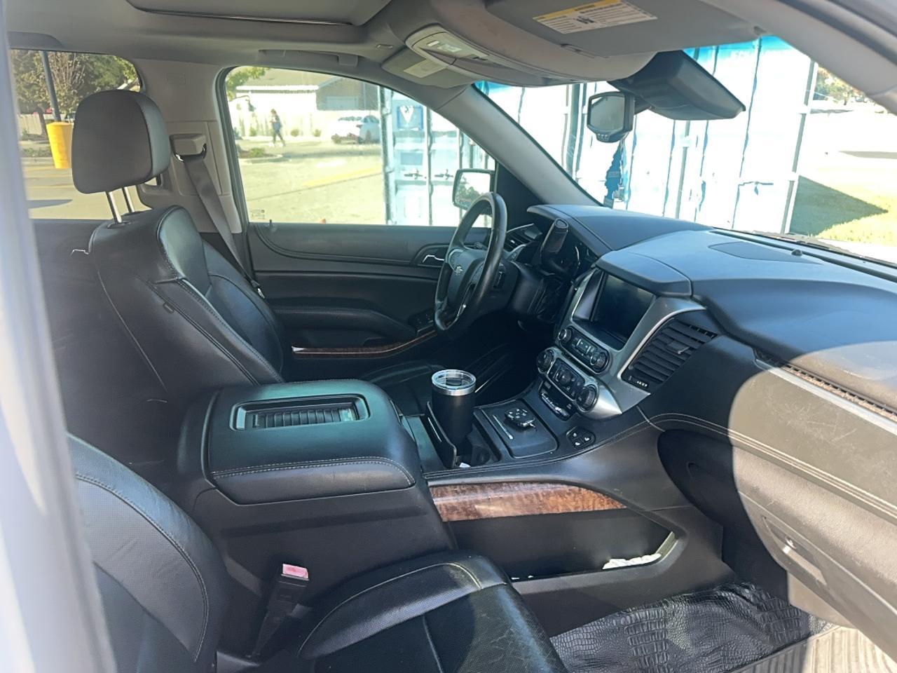 2017 Chevrolet Suburban C1500 Premier - Image 5