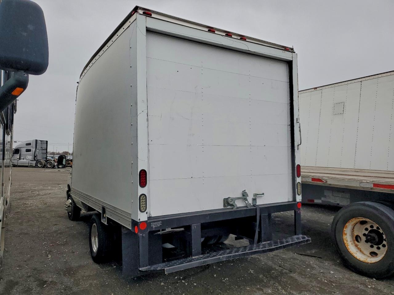 2014 Ford E350 Box Truck - Фото 2