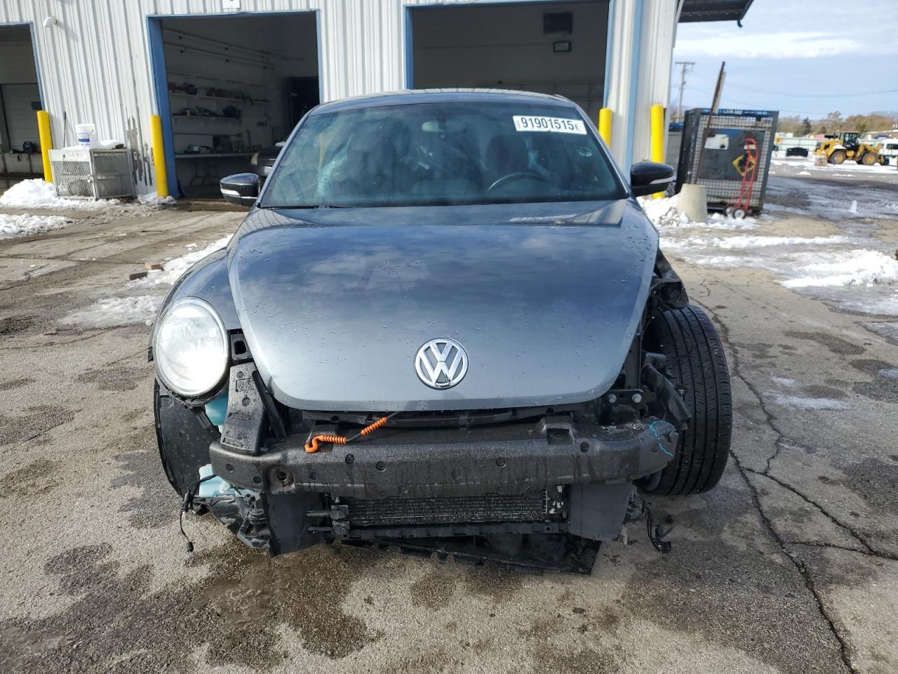 2012 Volkswagen Beetle Turbo - Image 5