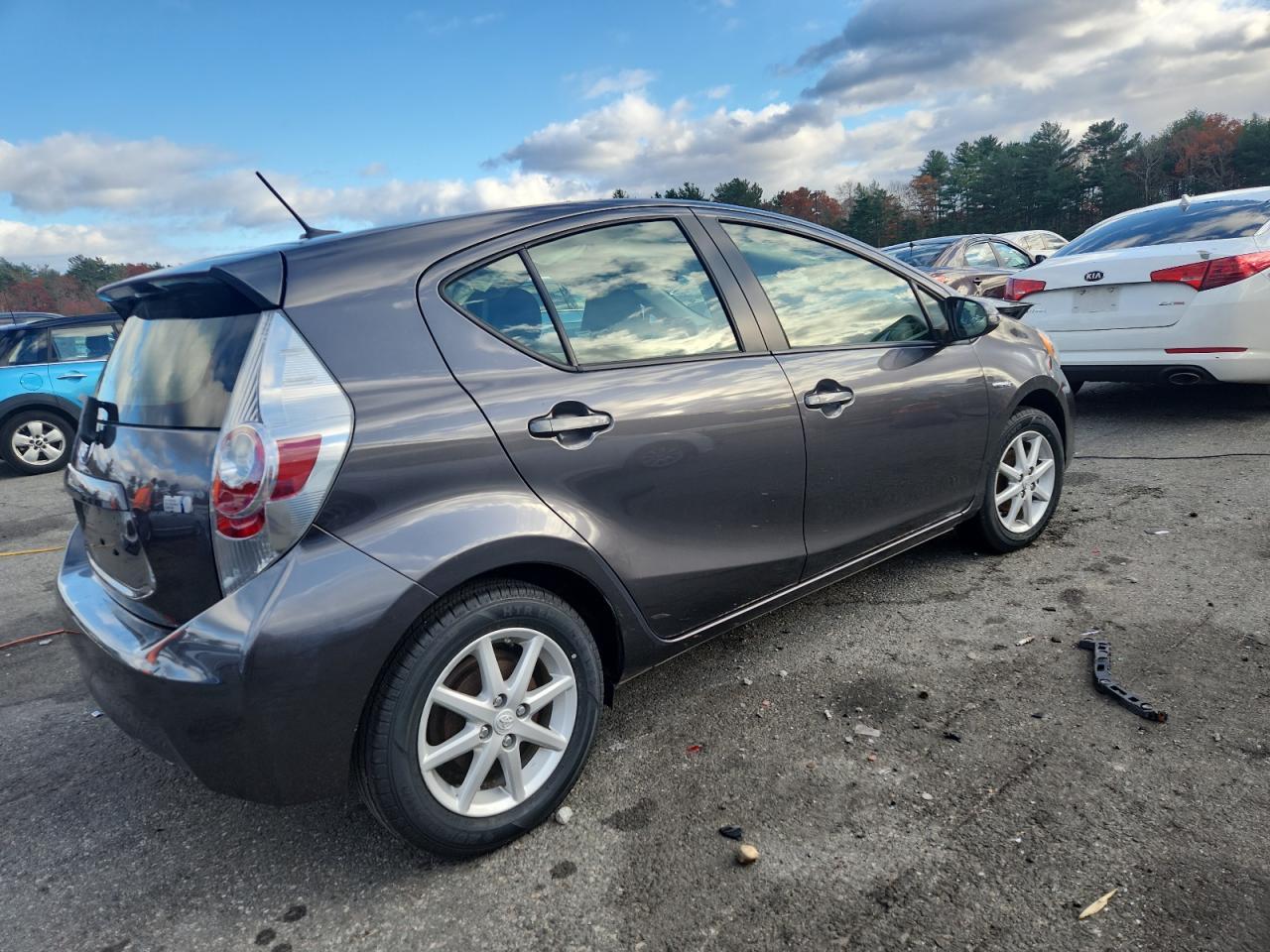 2014 Toyota Prius C - Image 3