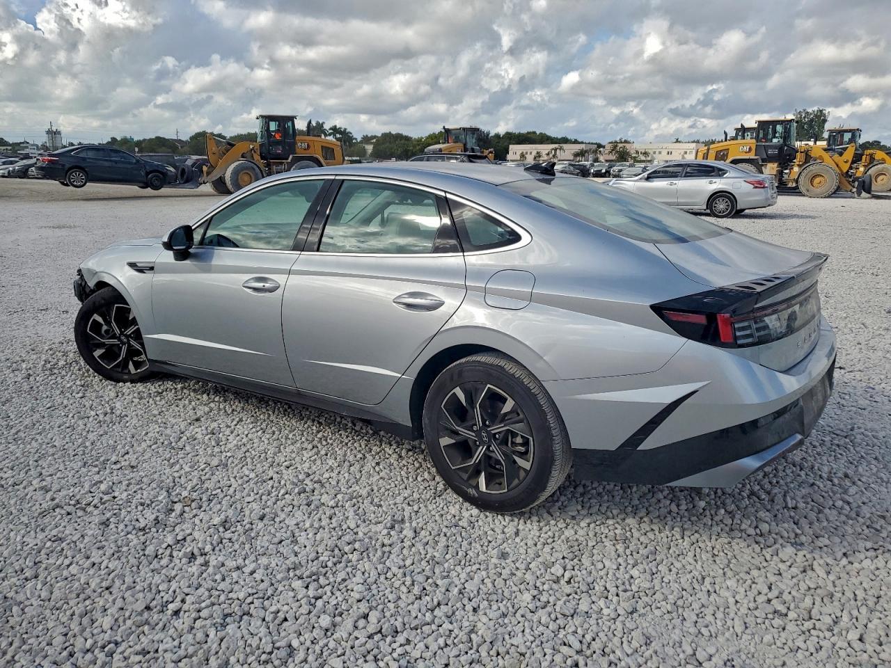 2025 Hyundai Sonata Sel - Image 2