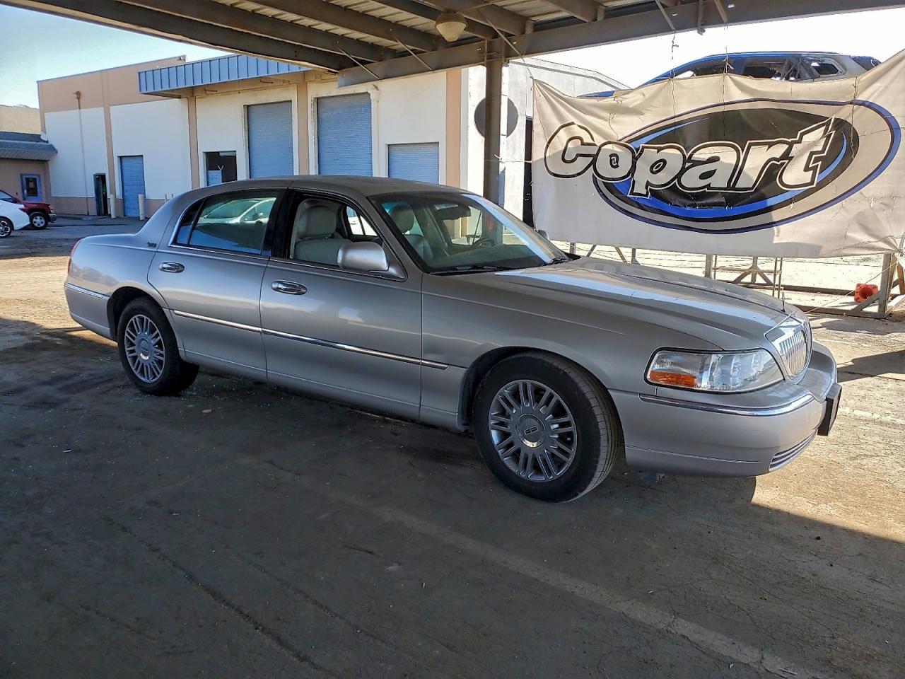 2007 Lincoln Town Car Signature Limited - Фото 4