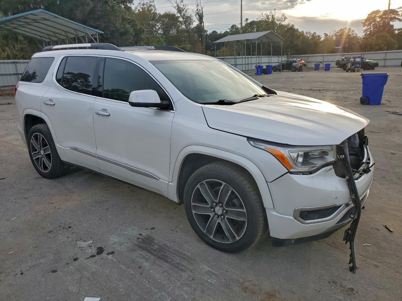 2017 GMC Acadia Denali - Фото 4