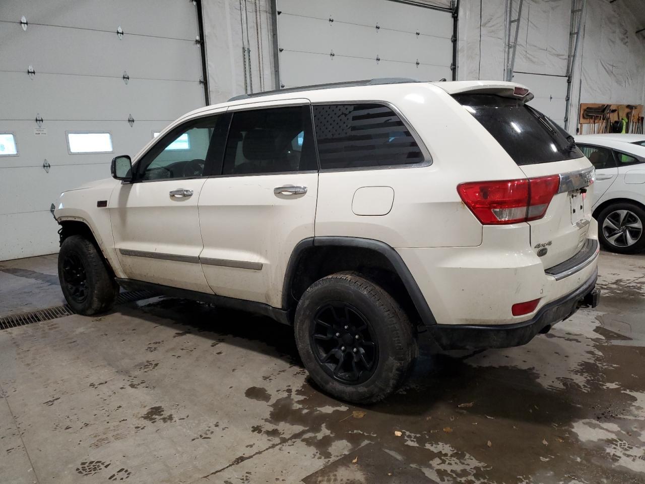 2011 Jeep Grand Cherokee Overland - Image 2