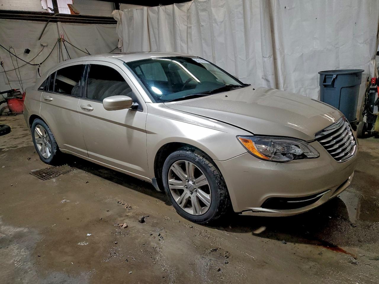 2013 Chrysler 200 Touring - Фото 4