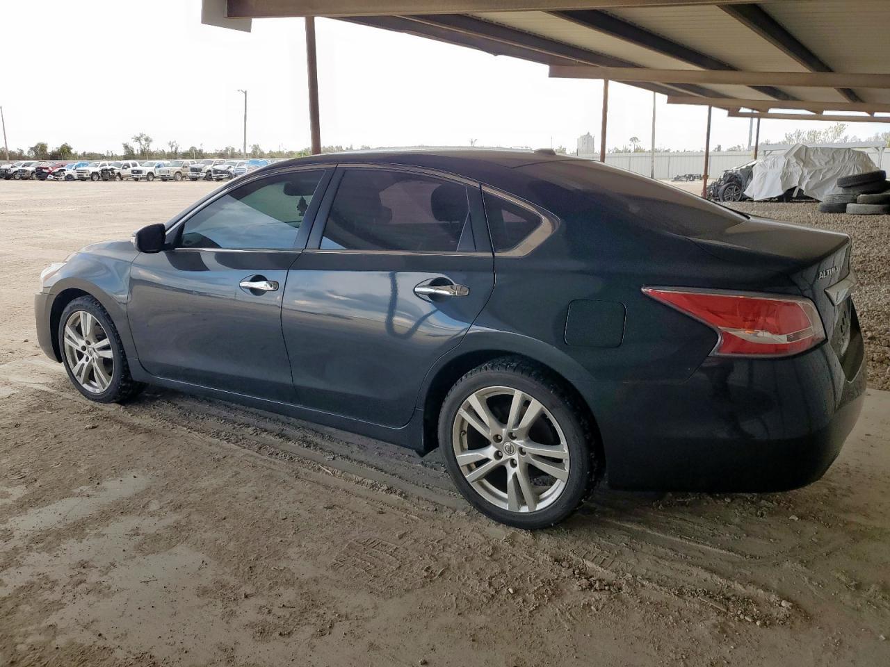 2015 Nissan Altima 3.5S - Image 2