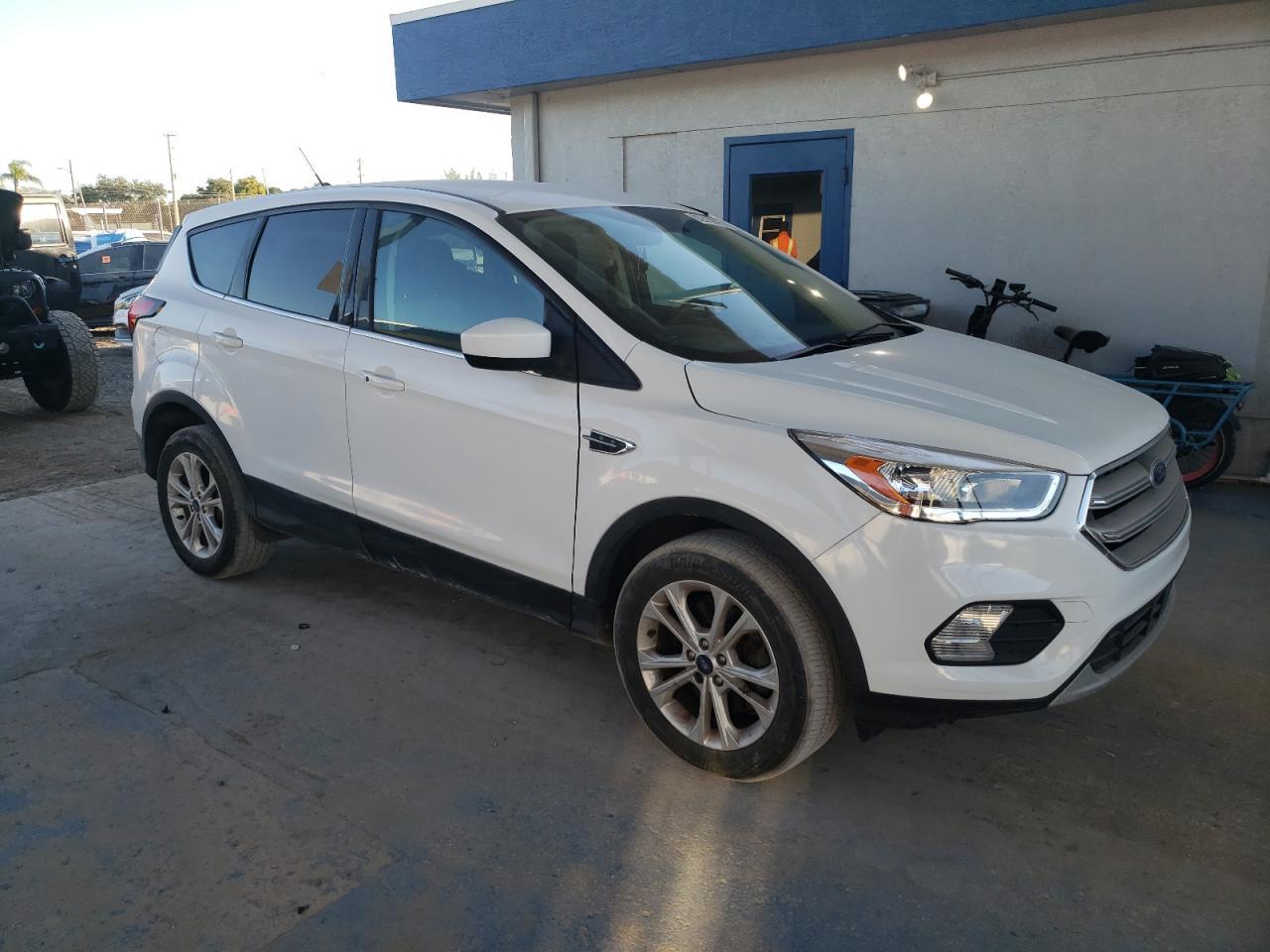 2019 Ford Escape Se - Фото 4