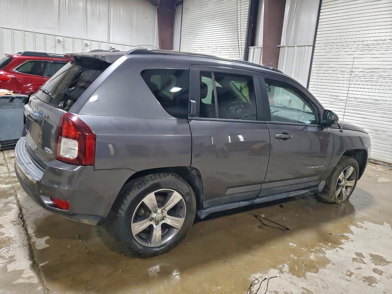 2016 Jeep Compass Latitude - Image 3