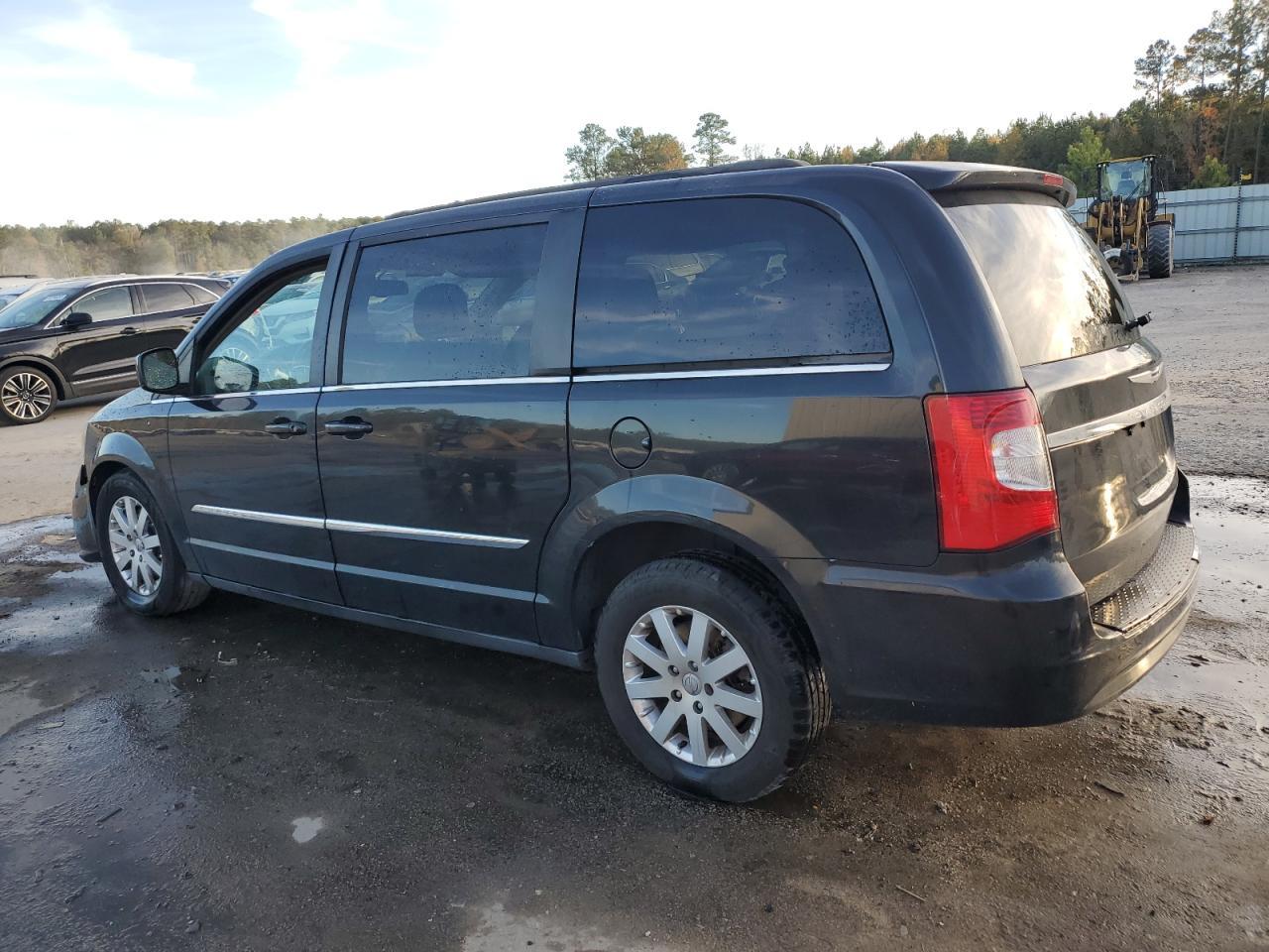 2013 Chrysler Town & Country Touring - Фото 2