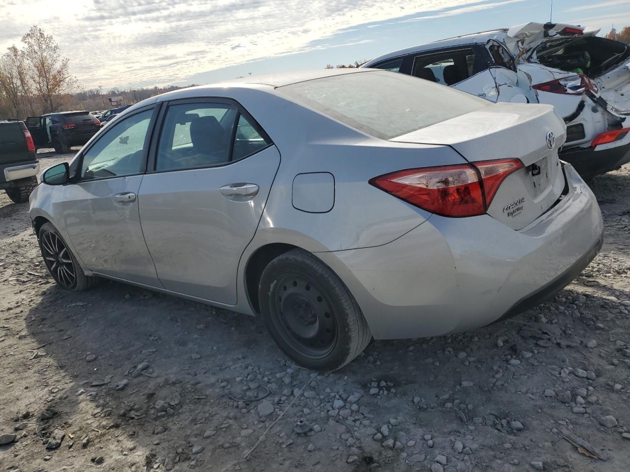 2018 Toyota Corolla L - Фото 2