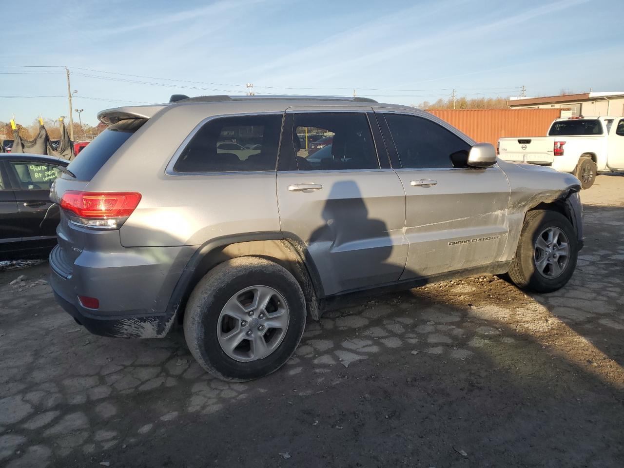 2017 Jeep Grand Cherokee Laredo - Image 3