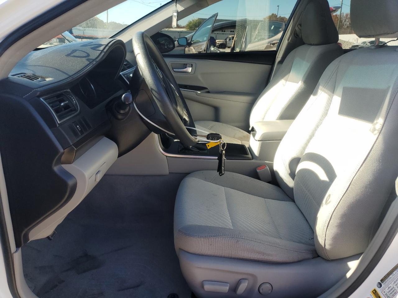 2016 Toyota Camry Le - Фото 7