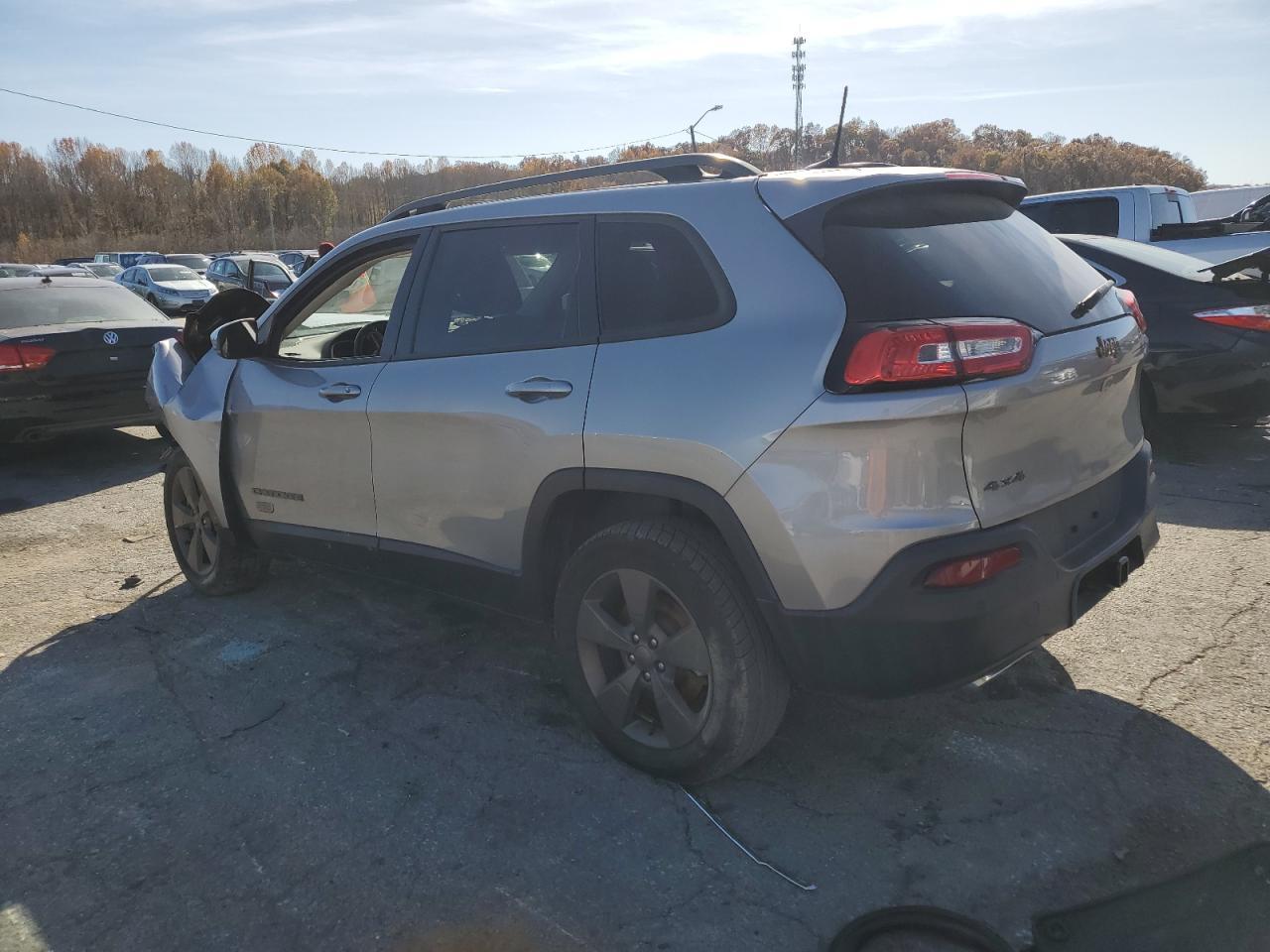 2016 Jeep Cherokee Latitude - Фото 2