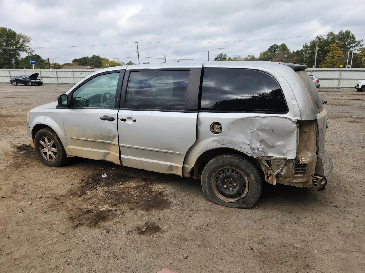 2008 Chrysler Town & Country Lx - Image 2