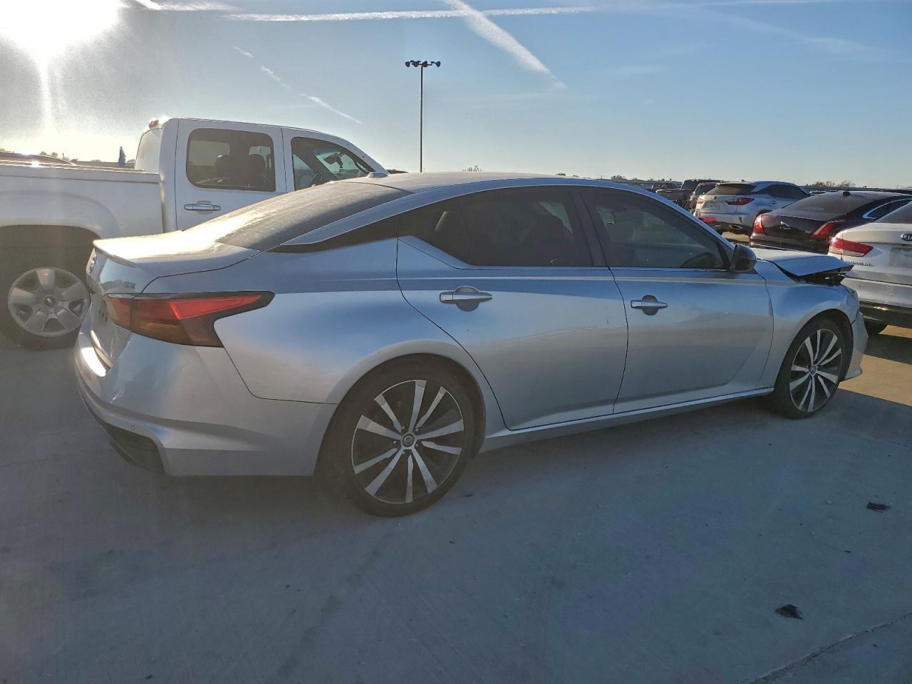 2020 Nissan Altima Sr - Фото 3