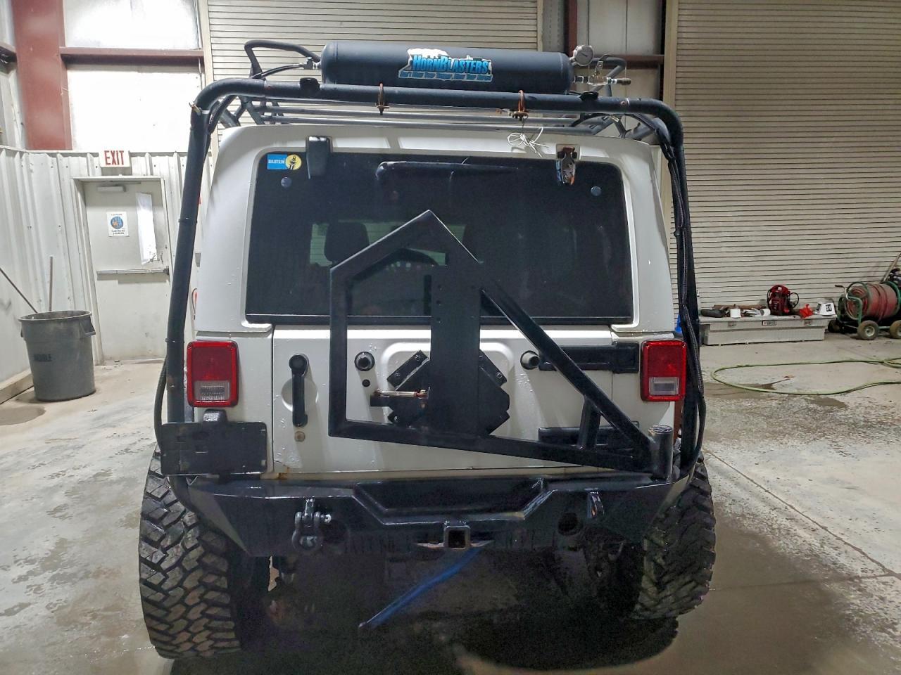 2012 Jeep Wrangler Unlimited Sahara - Image 6