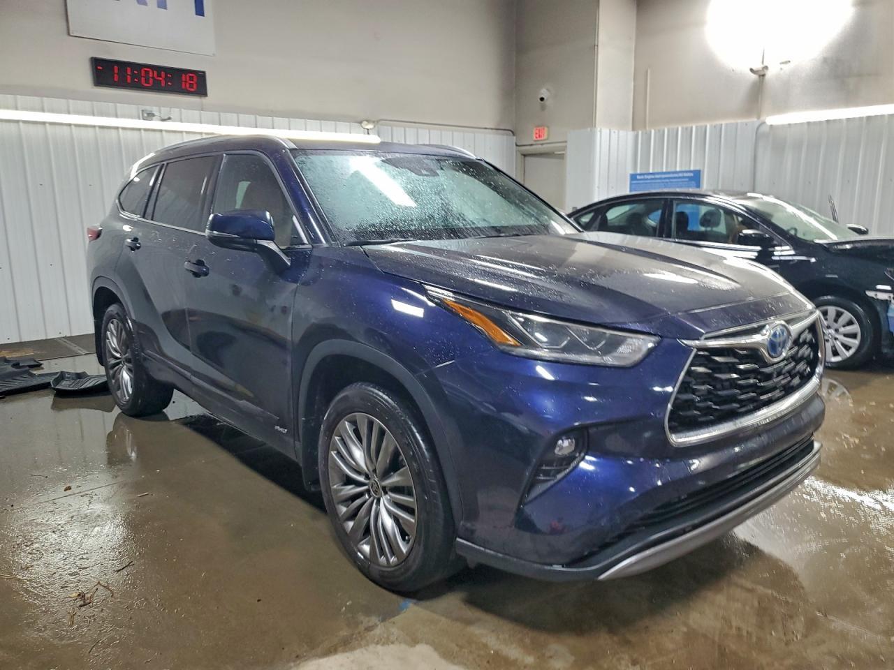 2022 Toyota Highlander Hybrid Platinum - Фото 4