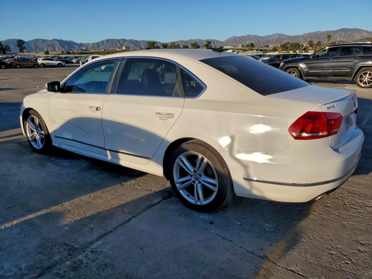 2013 Volkswagen Passat Sel - Фото 2