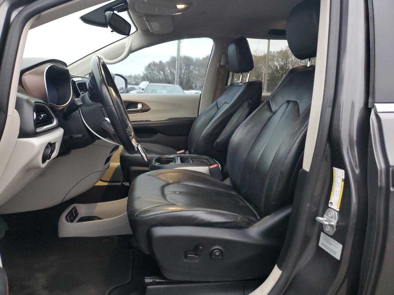 2017 Chrysler Pacifica Touring L - Фото 7