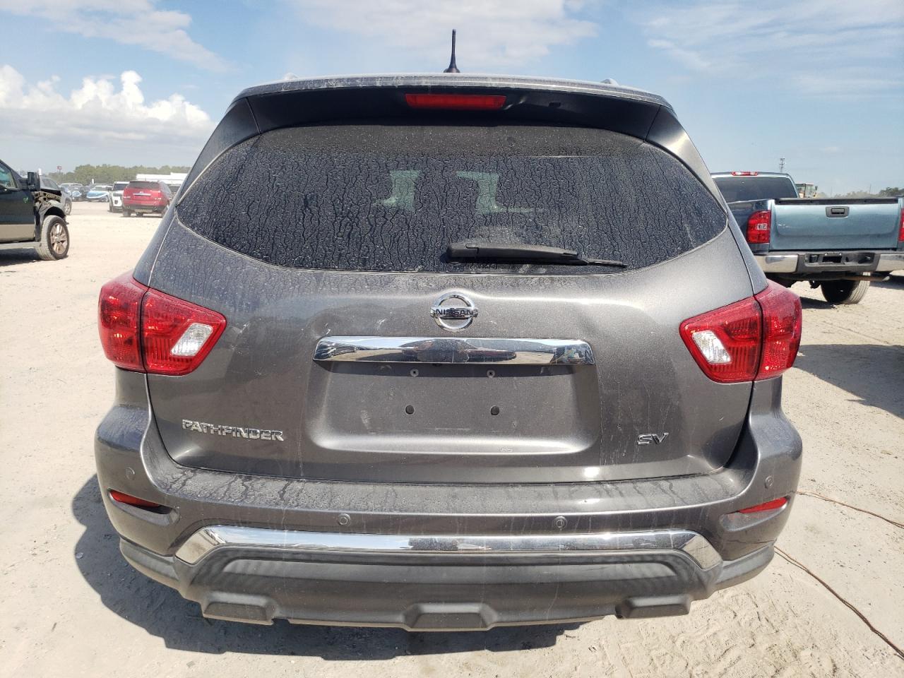 2017 Nissan Pathfinder S - Image 6