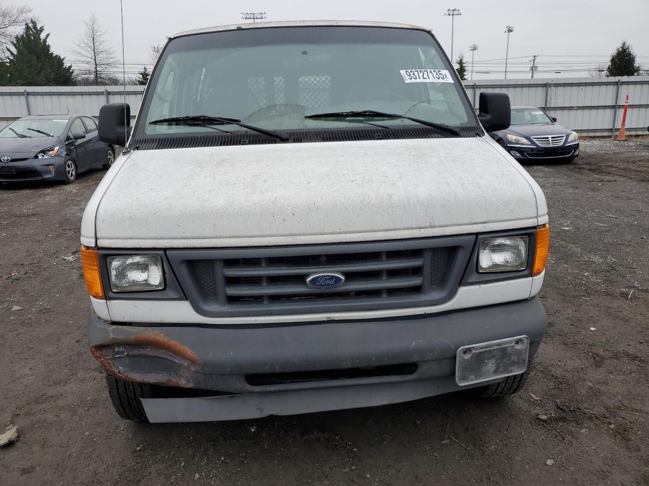 2003 Ford E250 Delivery Van - Фото 5