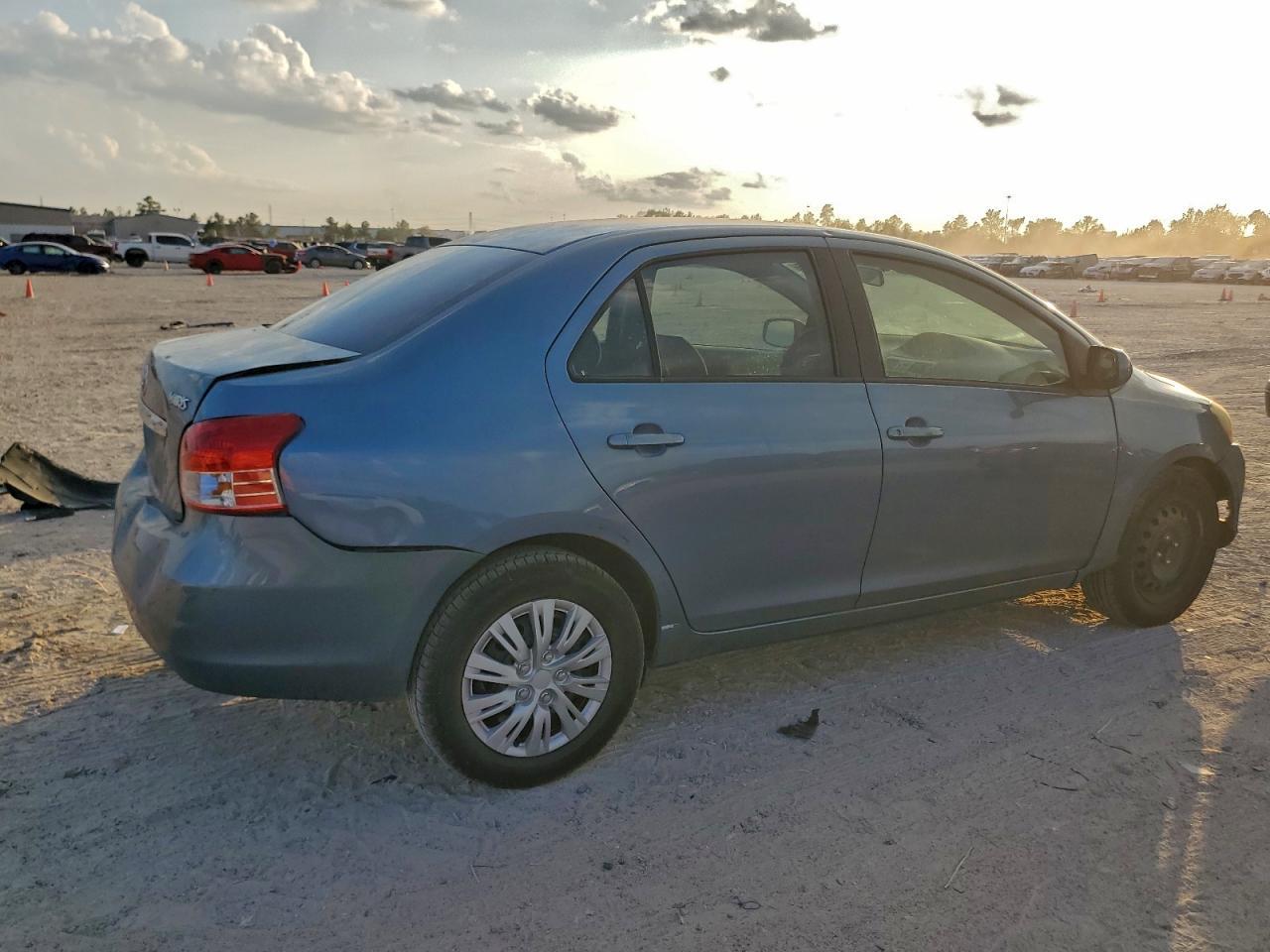 2012 Toyota Yaris - Фото 3