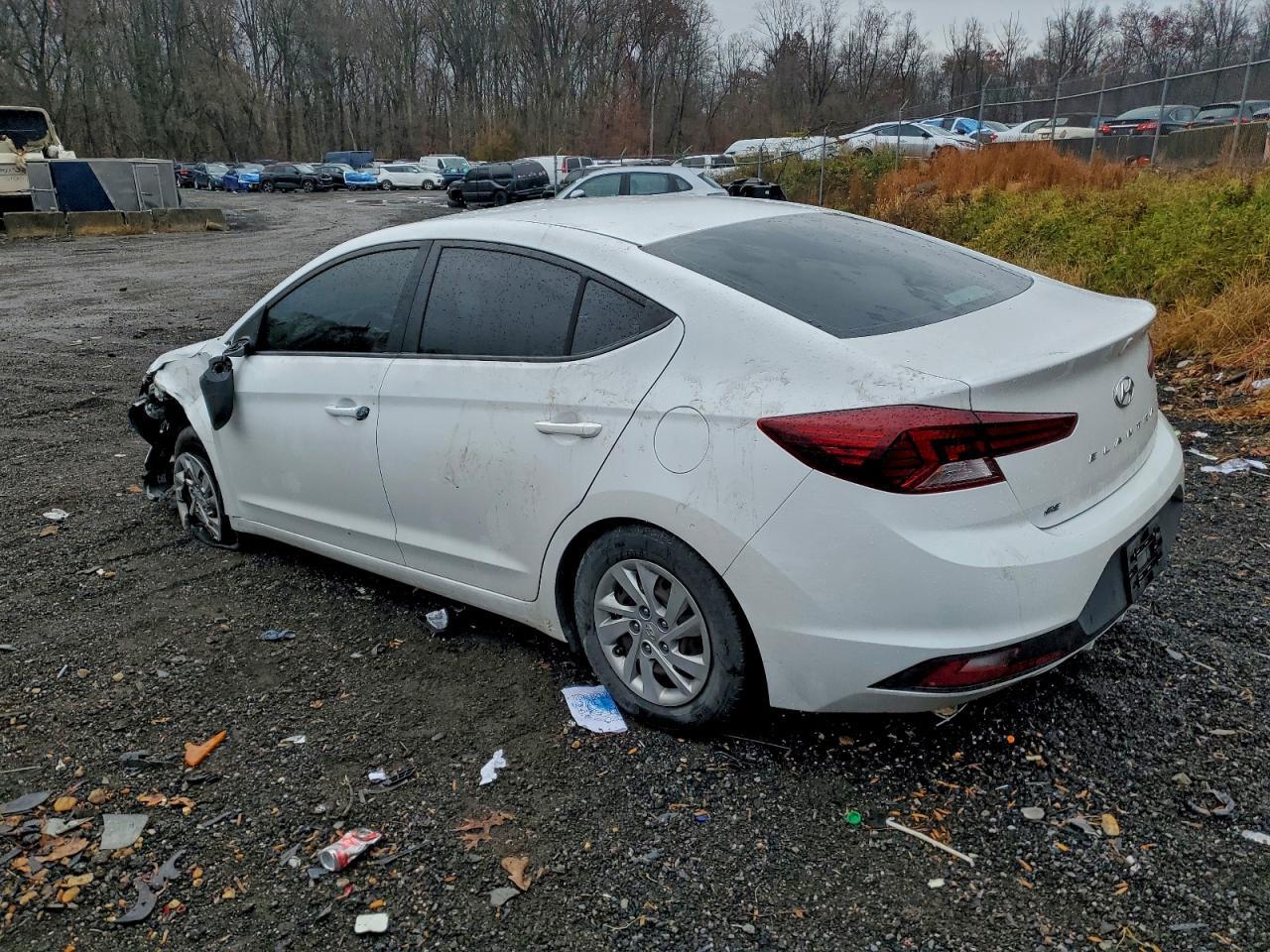 2020 Hyundai Elantra Se - Image 2
