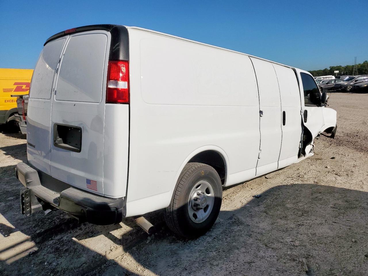 2024 Chevrolet Express G3500 Delivery Van - Фото 3
