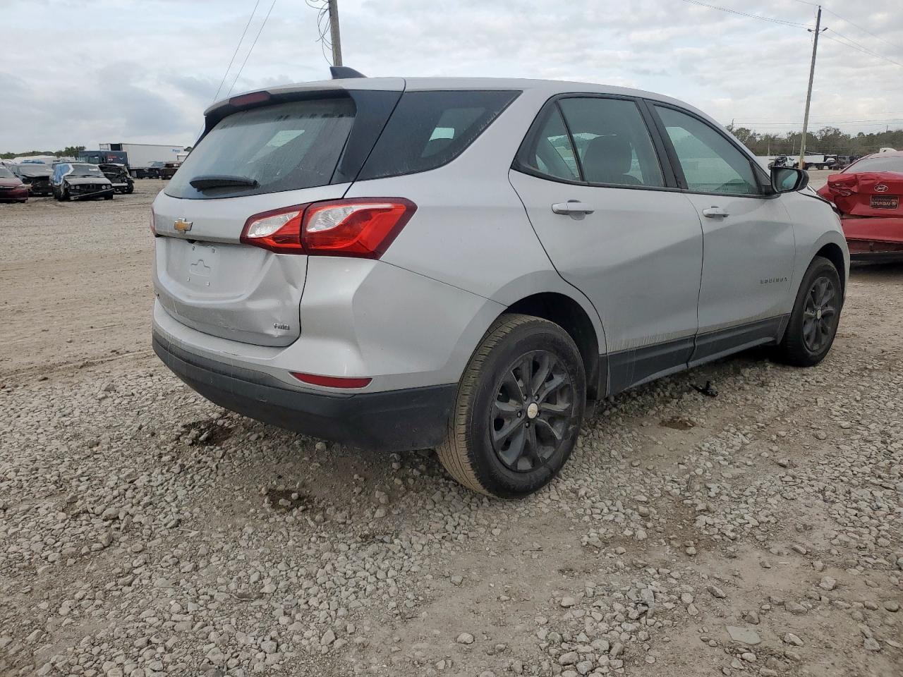 2021 Chevrolet Equinox Ls - Фото 3