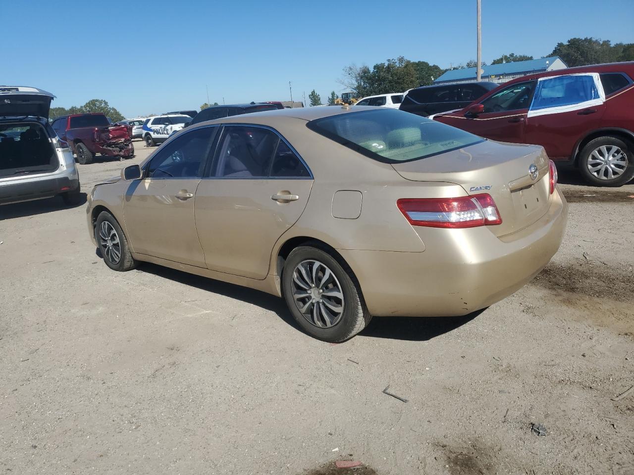 2011 Toyota Camry Base - Фото 2