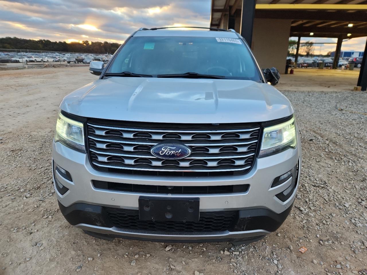 2017 Ford Explorer Limited - Image 5