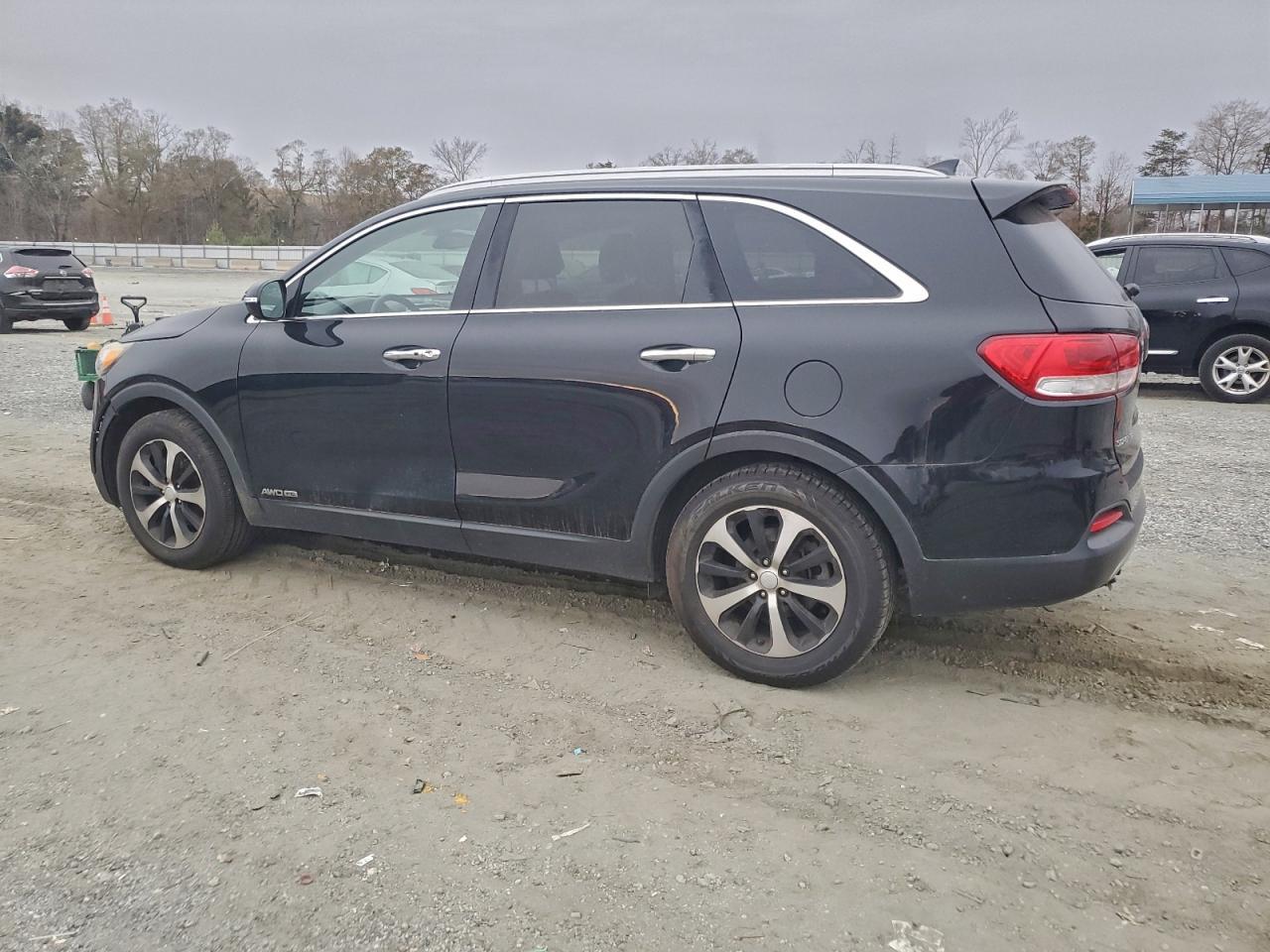 2017 Kia Sorento Ex - Image 2