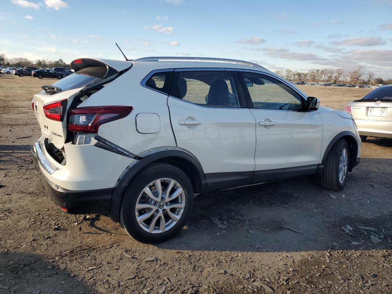 2020 Nissan Rogue Sport S - Image 3