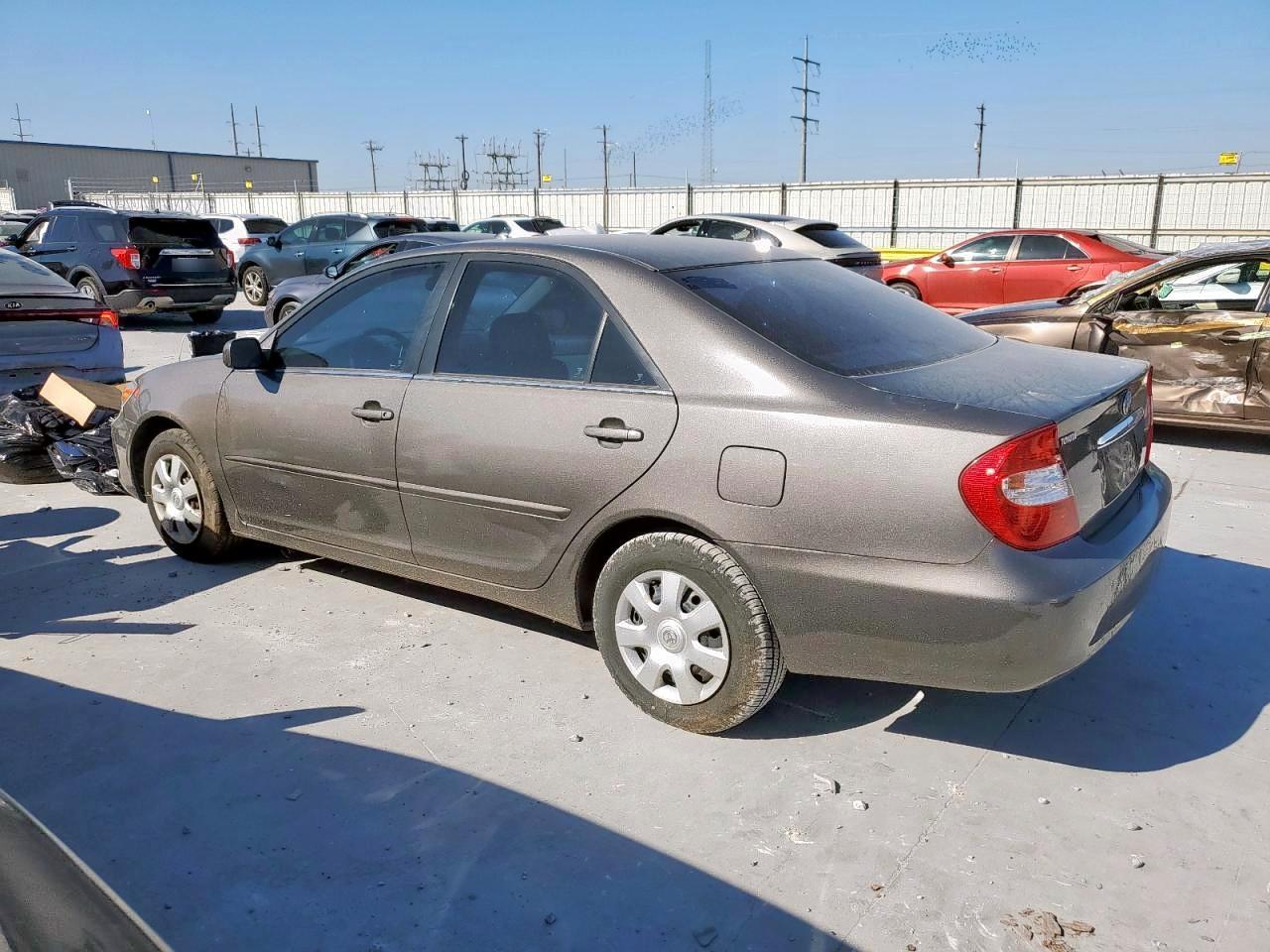 2004 Toyota Camry Le - Фото 2