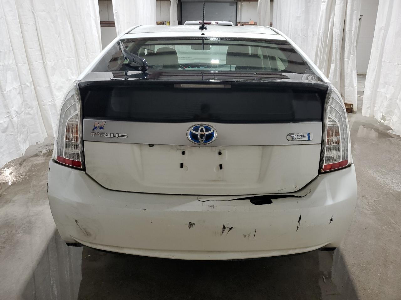 2013 Toyota Prius Plug-In - Image 6