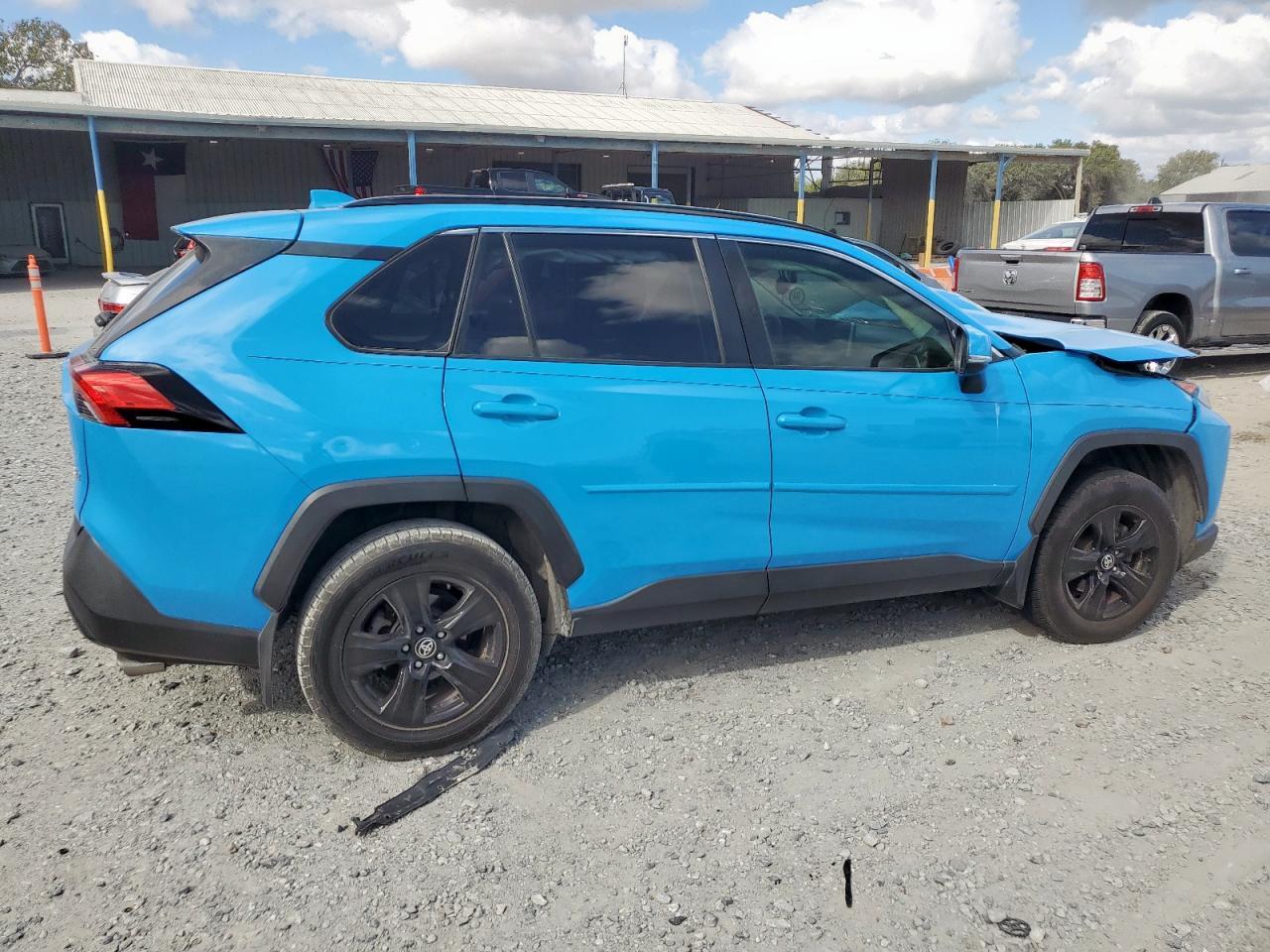2020 Toyota Rav4 Xle - Image 3