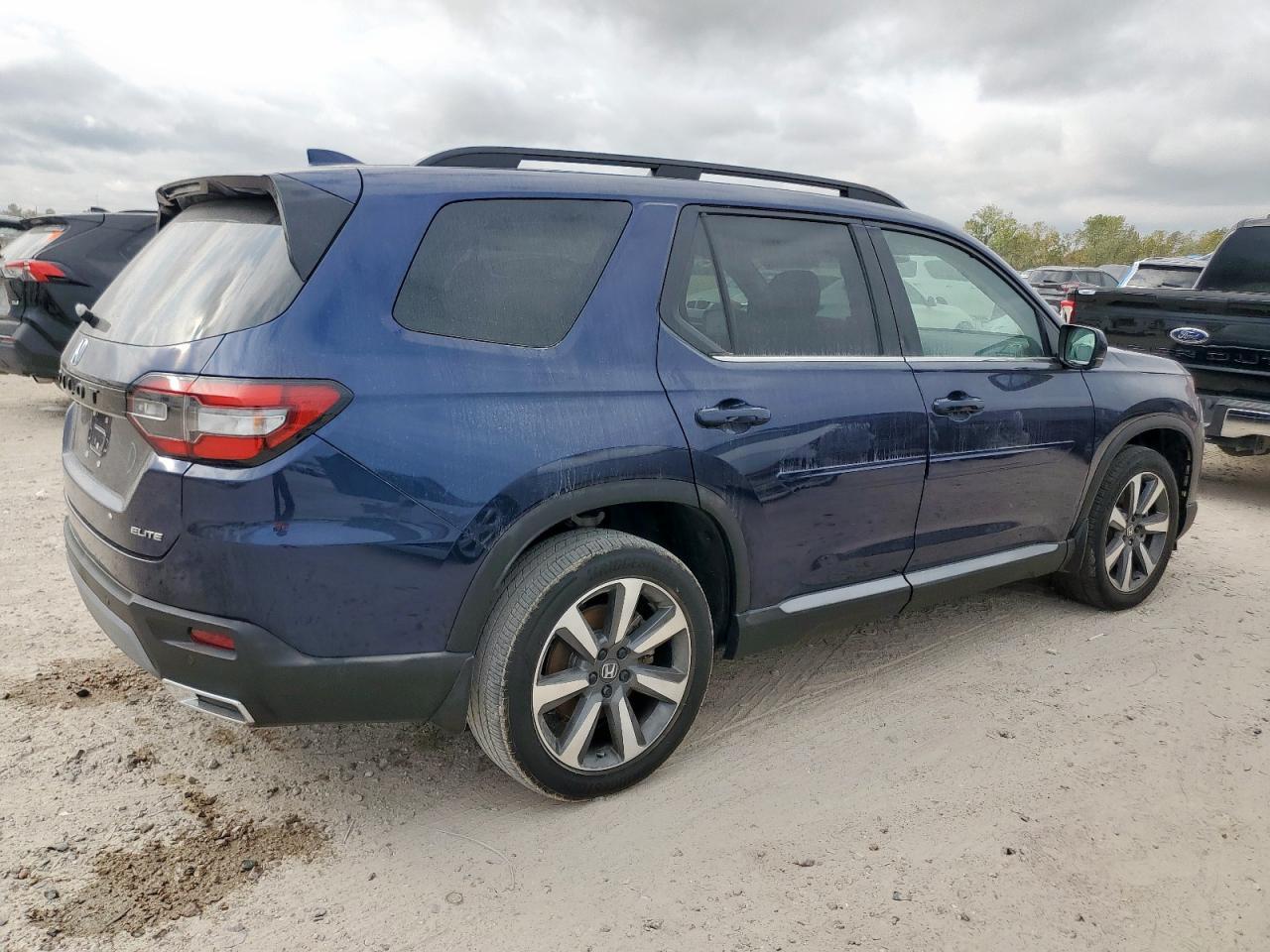 2024 Honda Pilot Elite - Image 3