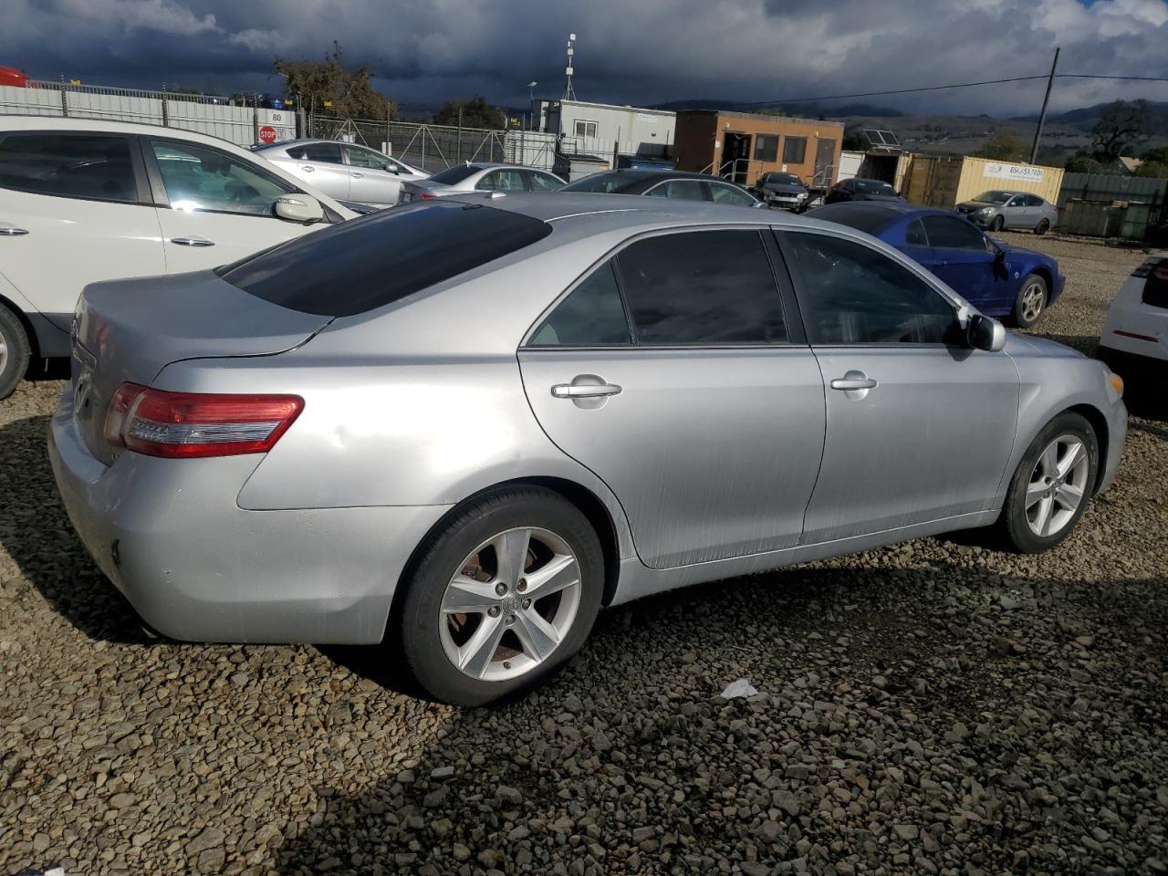 2011 Toyota Camry Base - Фото 3