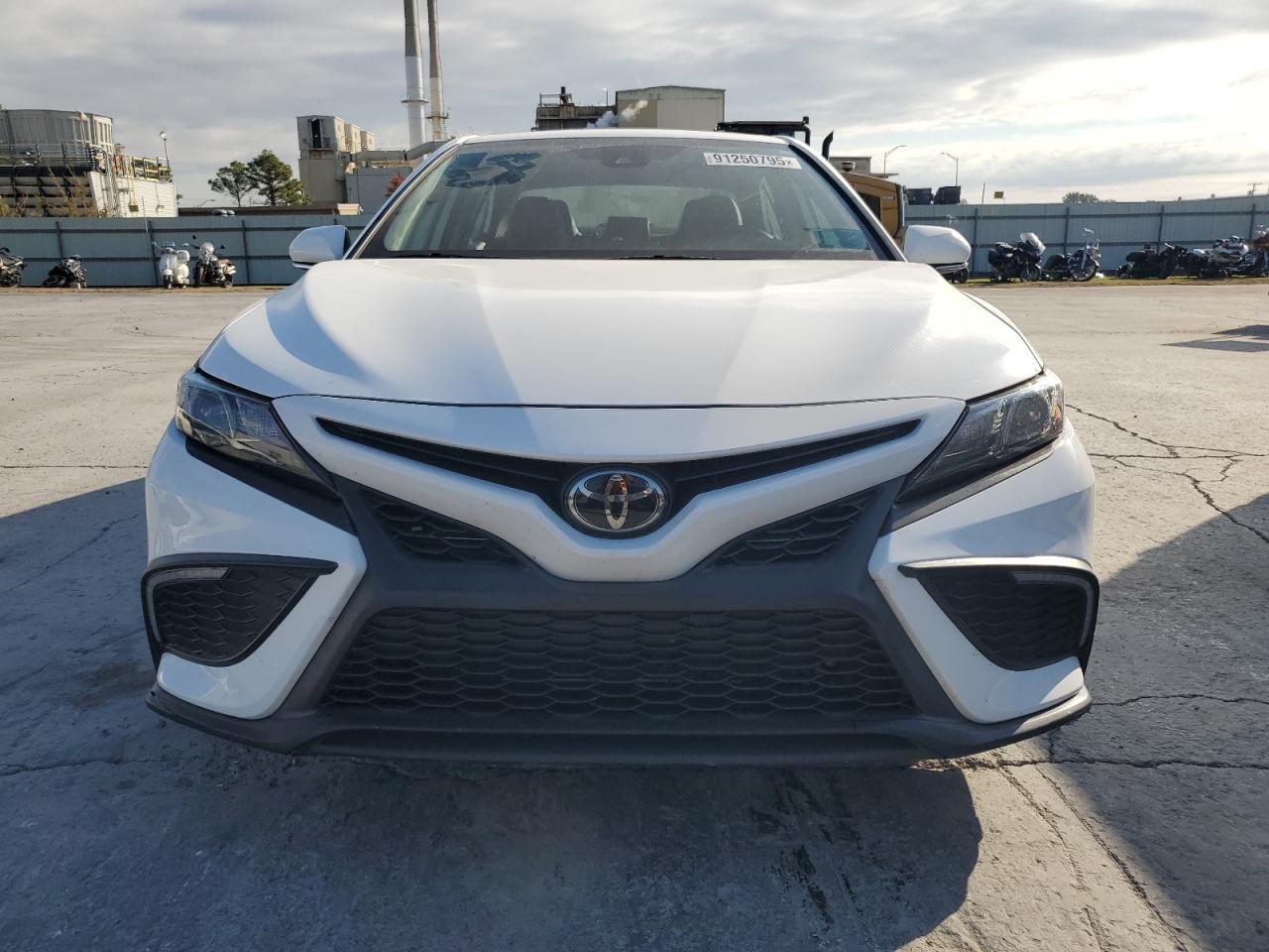 2022 Toyota Camry Se - Фото 5