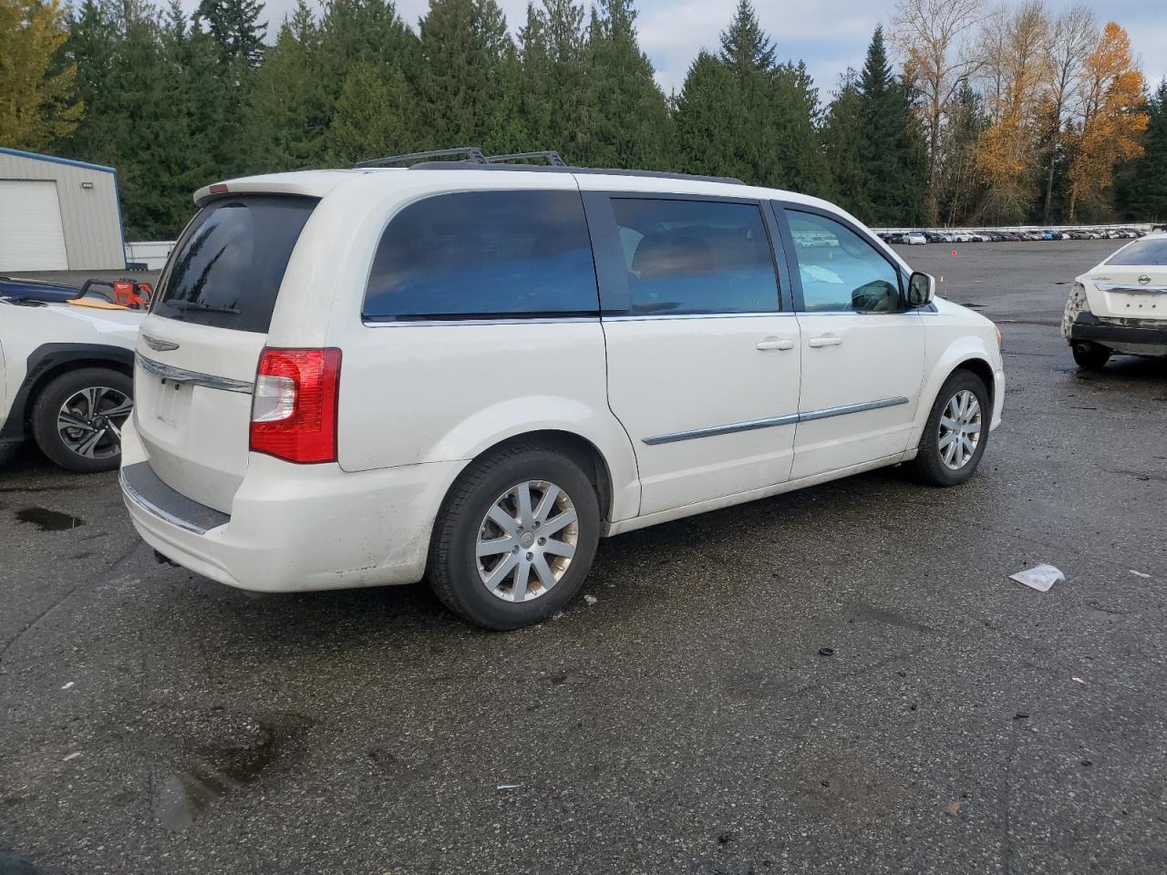 2014 Chrysler Town & Country Touring - Фото 3